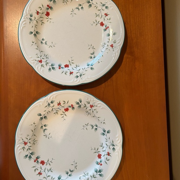 Pfaltgraff Winterberry dinner plates (2) - Picture 7 of 10